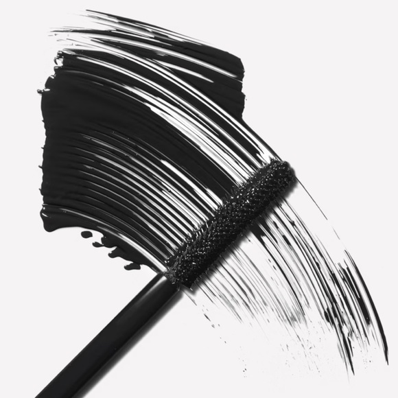 MAC Mascara Extreme Dimension Waterproof 13g: Bold volume, all-day. - Picture 4 of 5